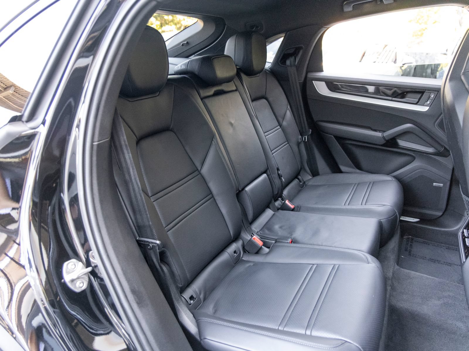 Used 2024 Porsche Cayenne Coupe AWD/4WD image 57