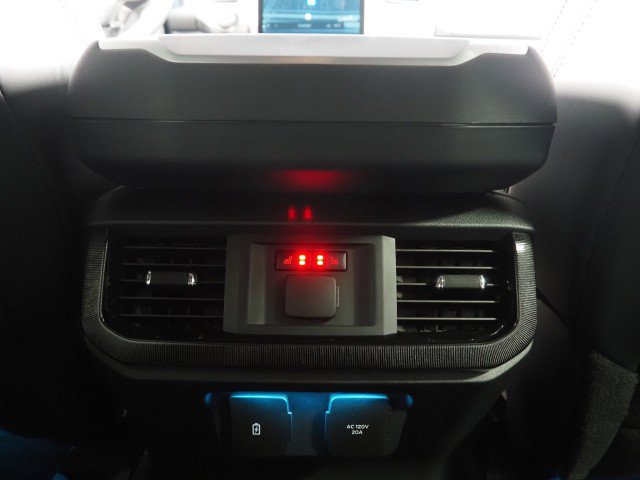 Used 2024 Ford F150 Lightning Platinum AWD/4WD image 29