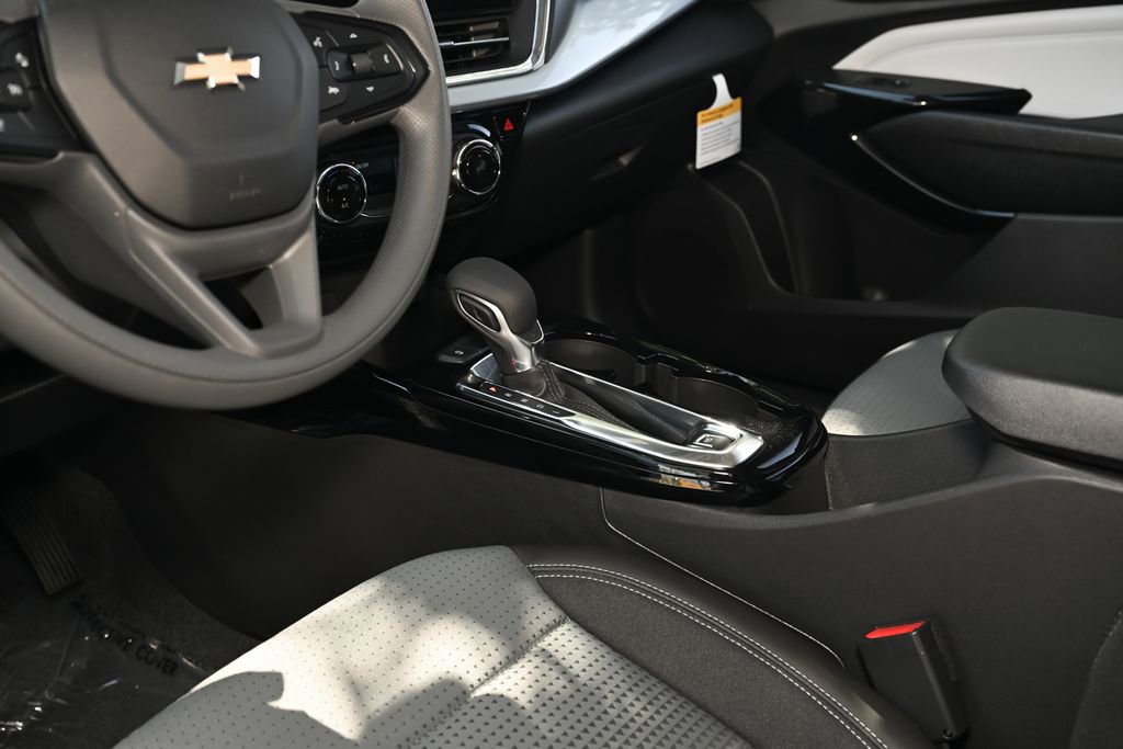 New 2026 Chevrolet Trax LT w/ LPO, Blackout Package FWD image 26