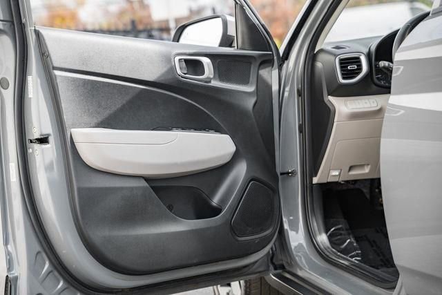 Used 2021 Hyundai Venue SEL w/ Premium Package image 33