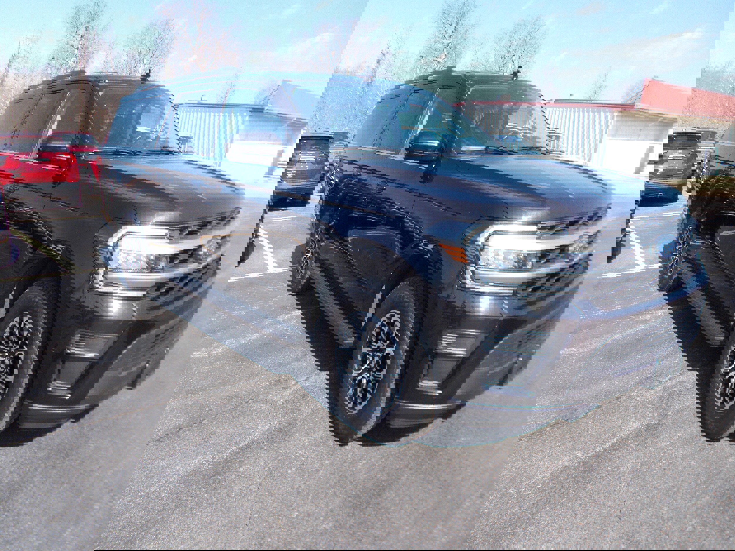 Used 2024 Ford Expedition Max XLT image 2