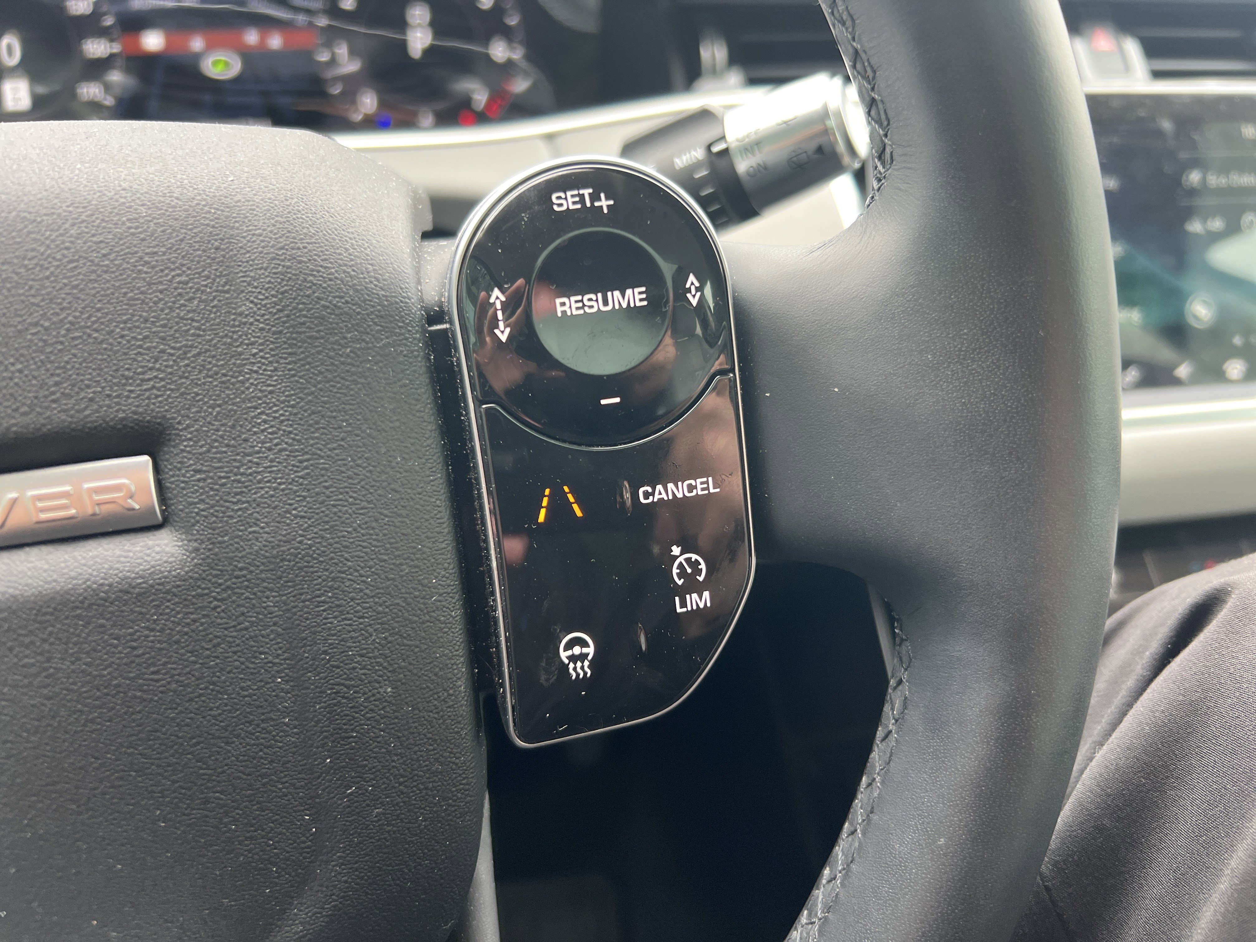 Used 2020 Land Rover Range Rover Evoque SE image 20