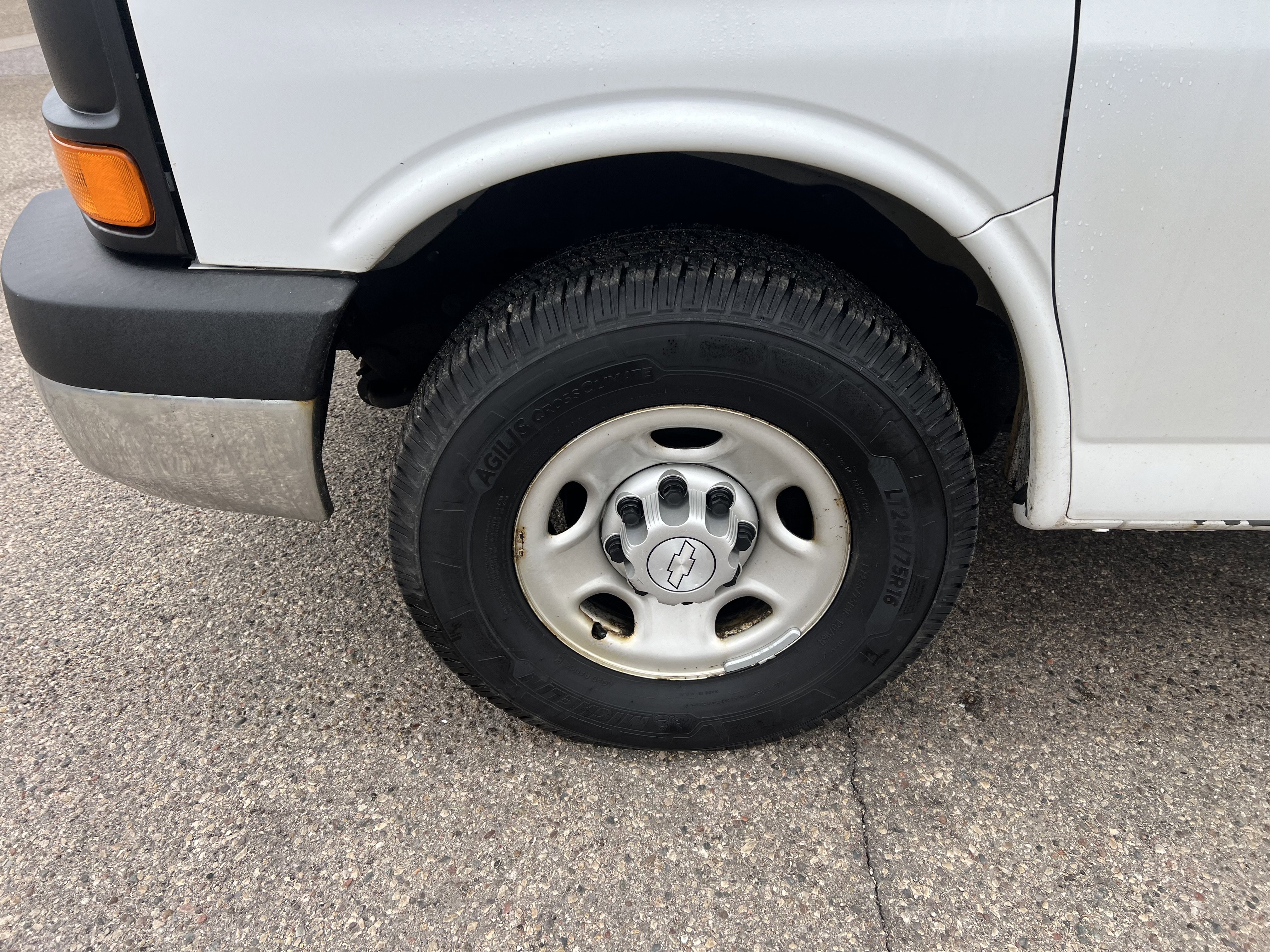 Used 2016 Chevrolet Express 3500 image 4