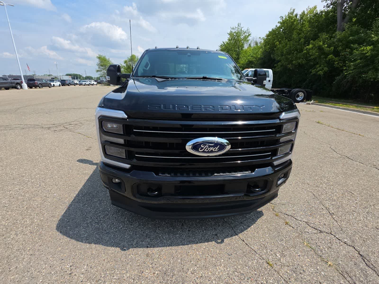 Used 2026 Ford F250 Platinum AWD/4WD image 4