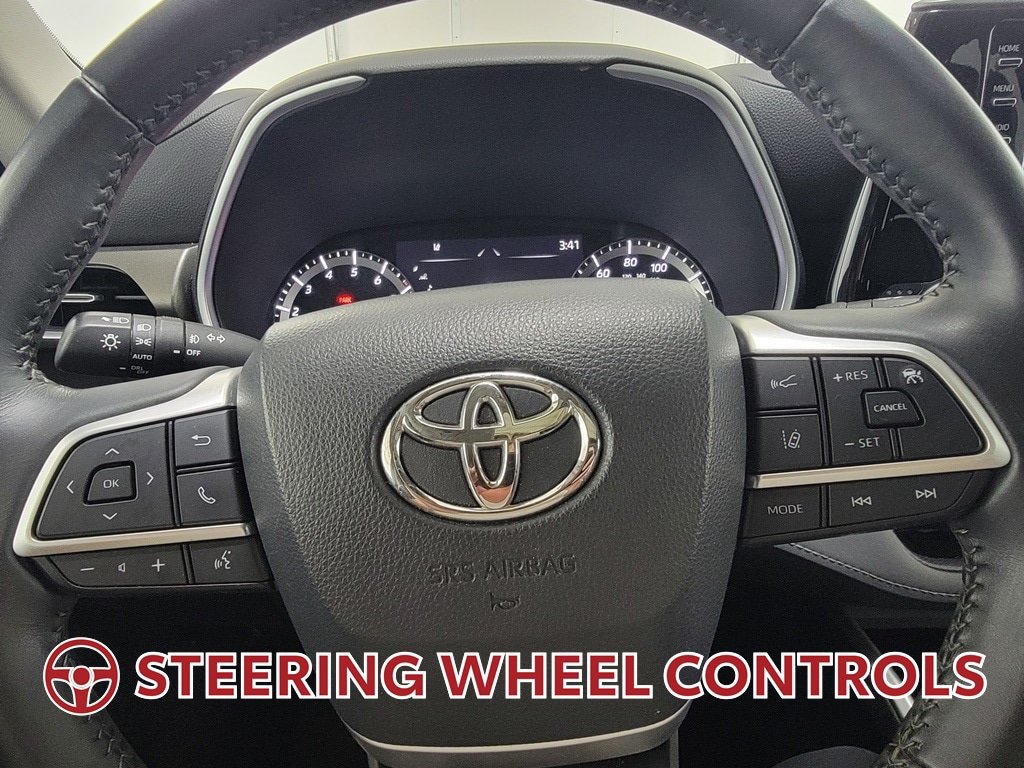Used 2022 Toyota Highlander XLE AWD/4WD image 18
