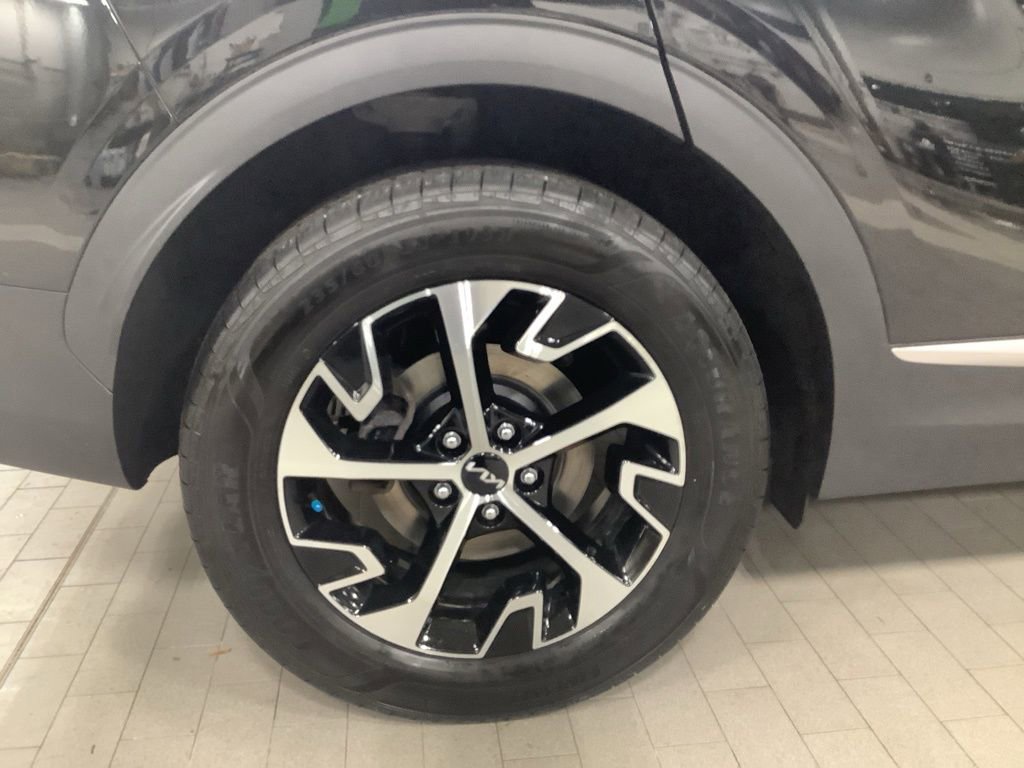 Certified 2023 Kia Sportage EX image 9