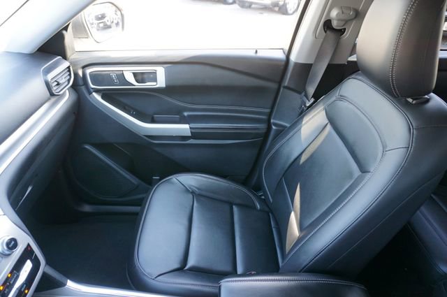 Certified 2022 Ford Explorer XLT w/ Equipment Group 202A RWD image 30