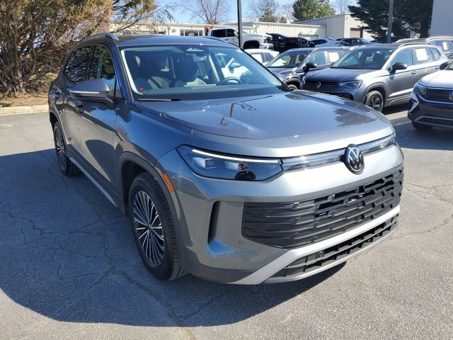 Certified 2025 Volkswagen Tiguan S image 3