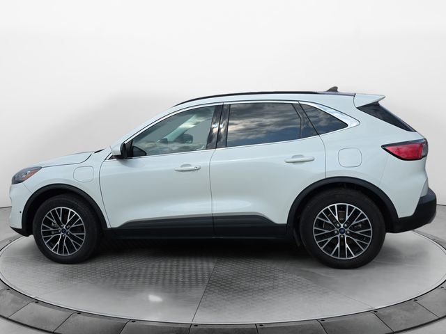 Used 2022 Ford Escape Titanium w/ Class II Trailer Tow Package image 2