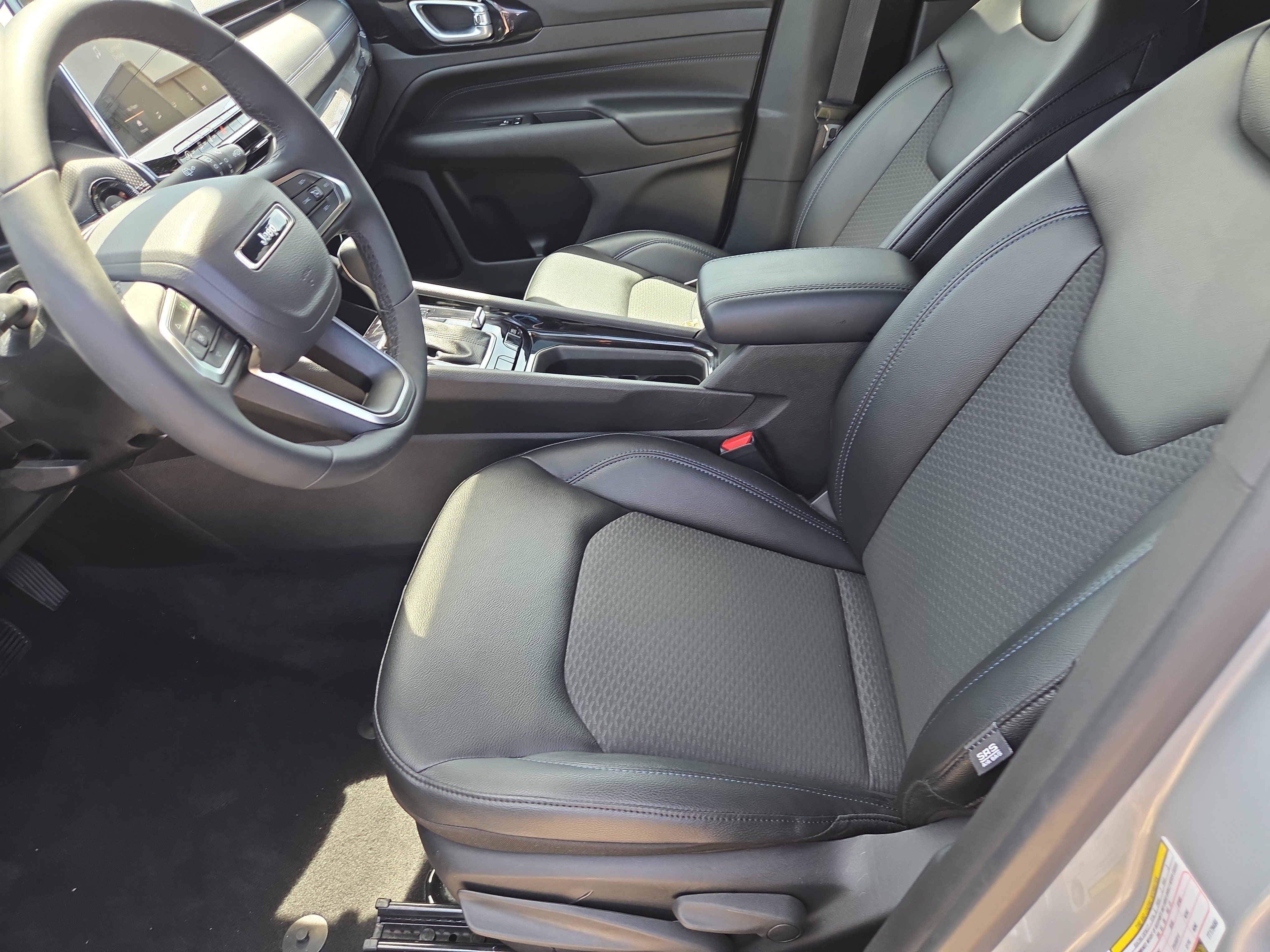 Used 2026 Jeep Compass Latitude image 5