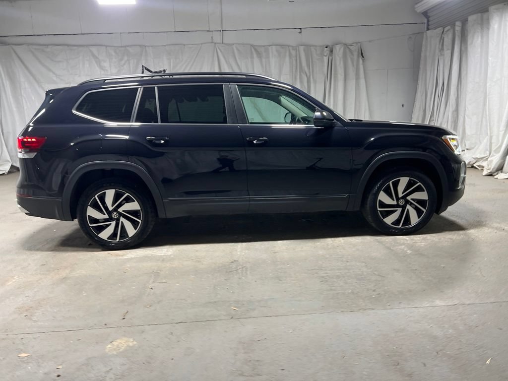 Used 2025 Volkswagen Atlas SE AWD/4WD image 8