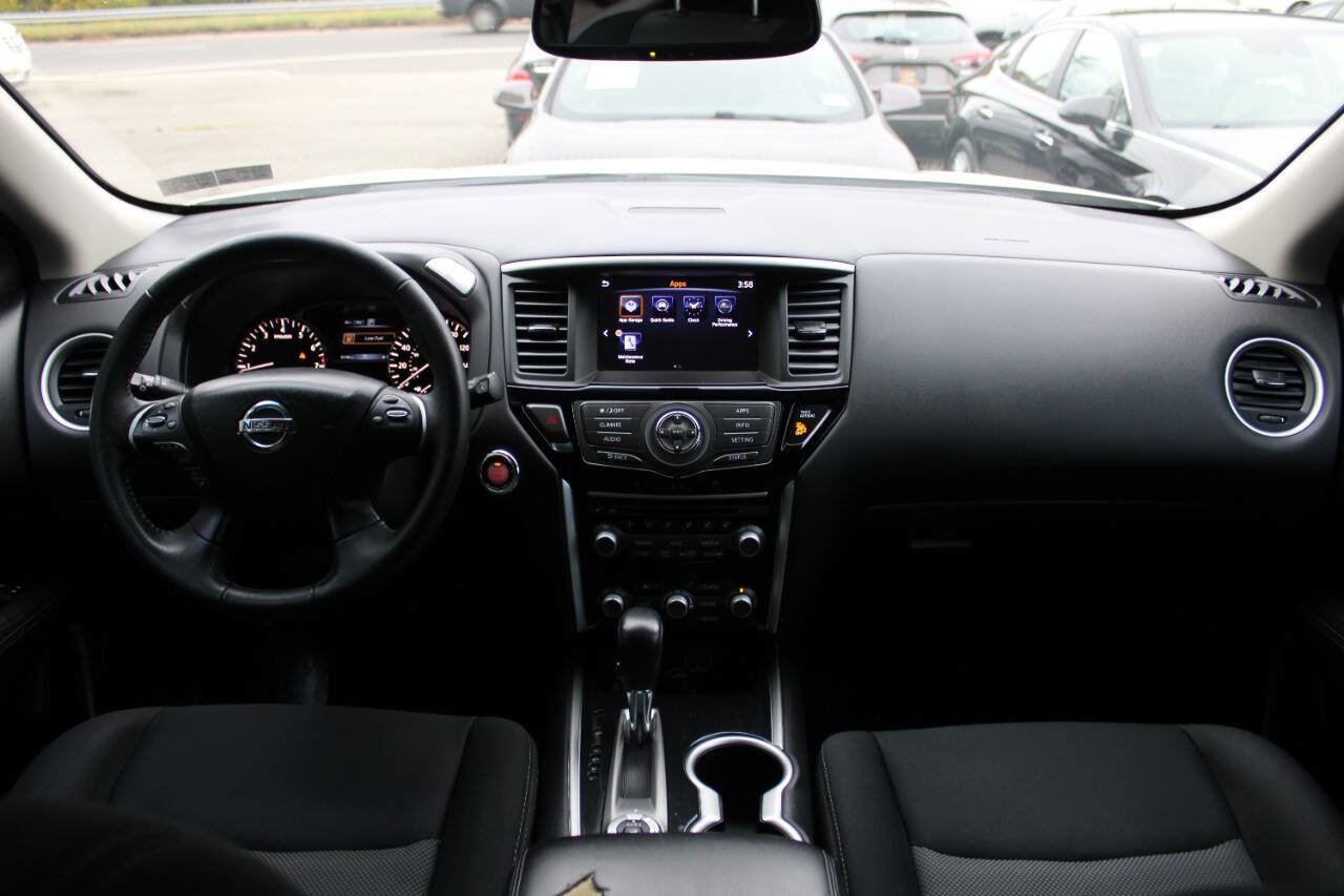 Used 2018 Nissan Pathfinder SV image 32
