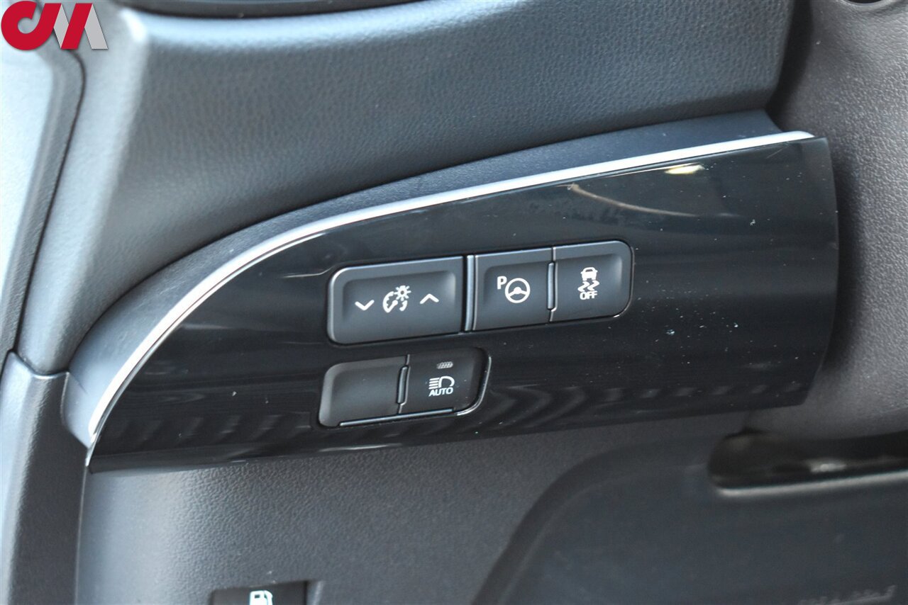 Used 2021 Toyota Prius LE FWD image 16