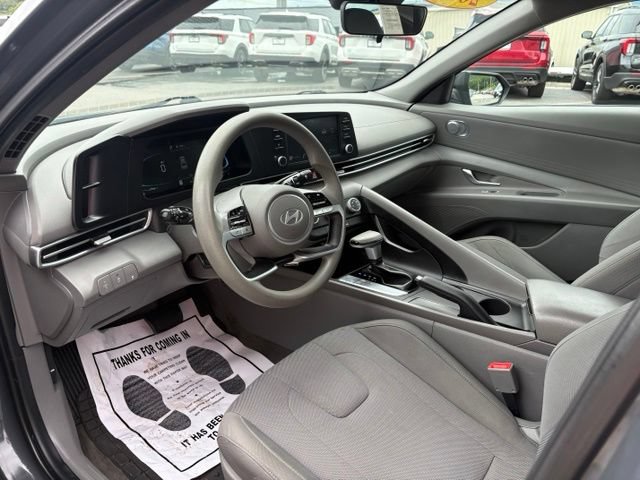 Used 2024 Hyundai Elantra SE FWD image 3