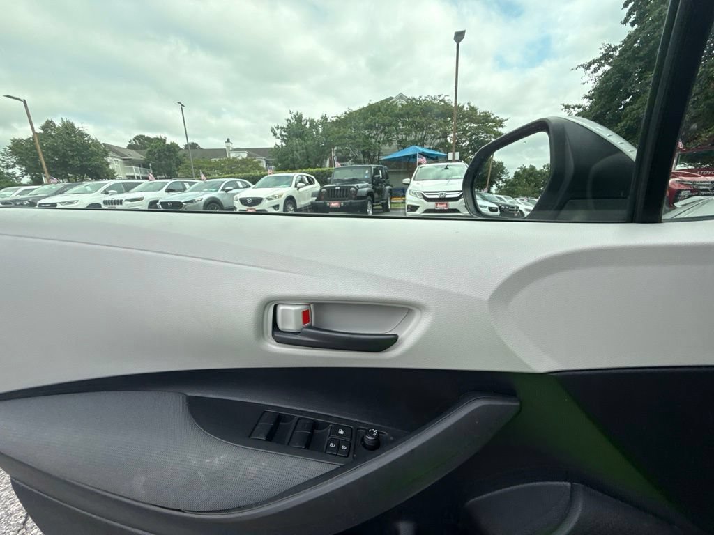 Used 2022 Toyota Corolla LE w/ Carpet Mat Package (TMS) FWD image 15