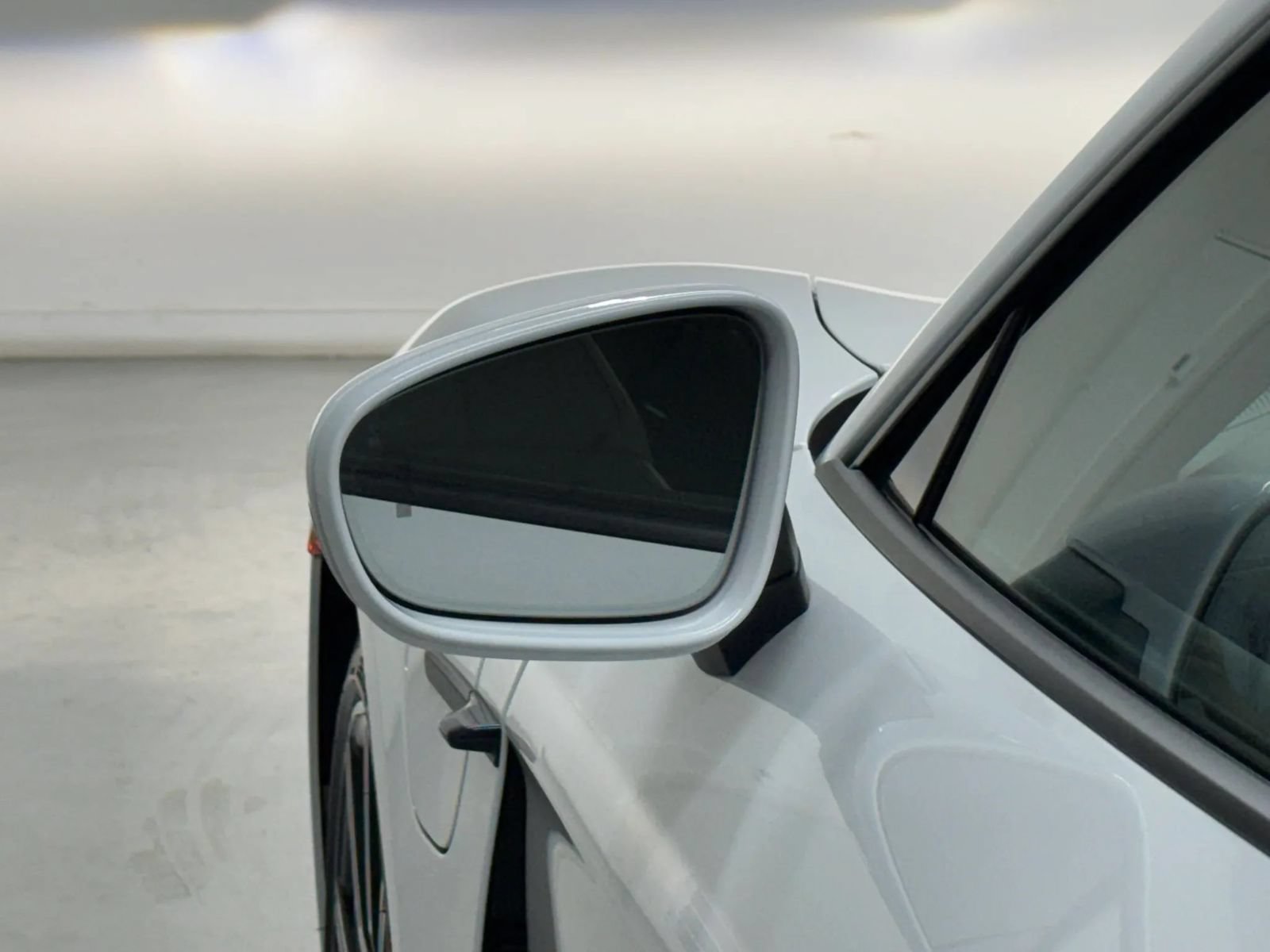 Used 2021 Porsche Taycan RWD image 38