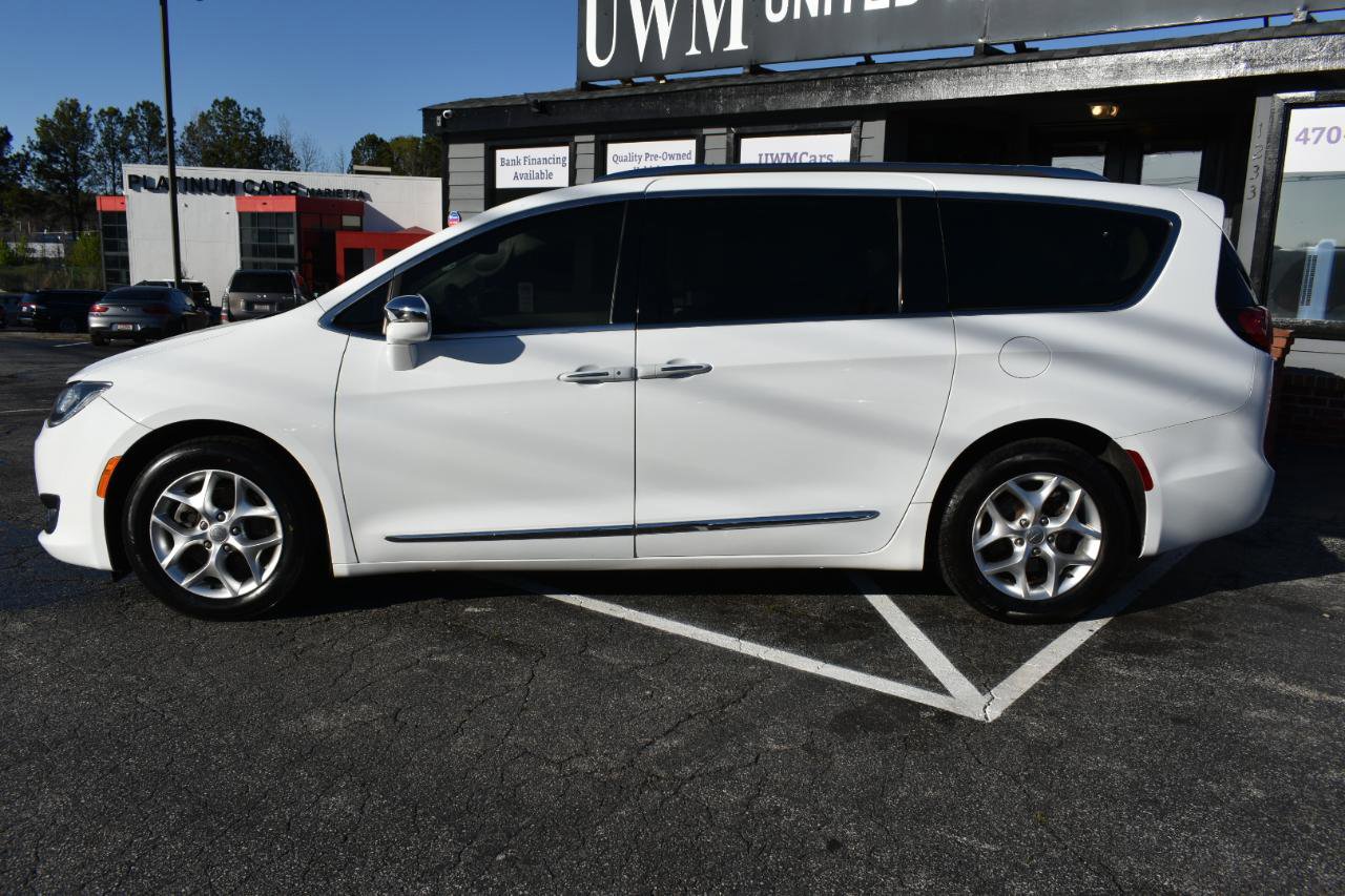 Used 2020 Chrysler Pacifica Limited image 9