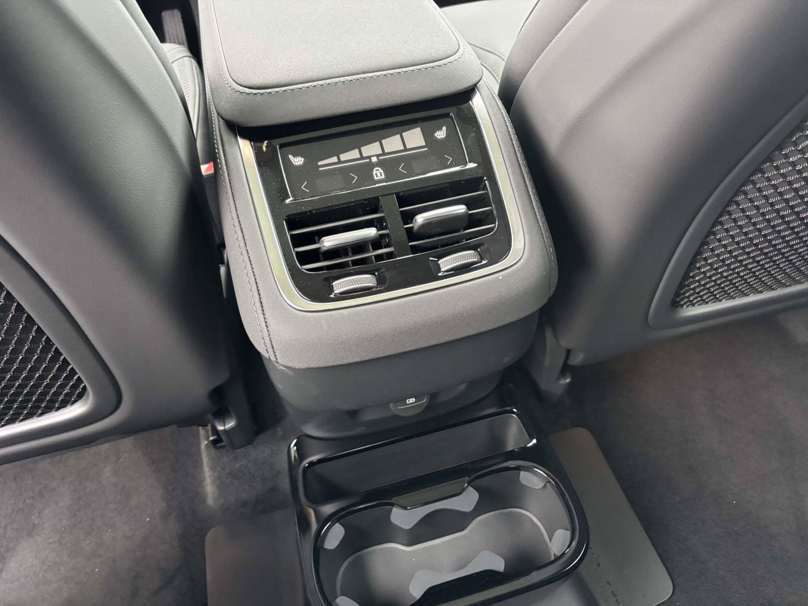 Certified 2026 Volvo XC90 B6 Plus w/ Protection Package Premier AWD/4WD image 32