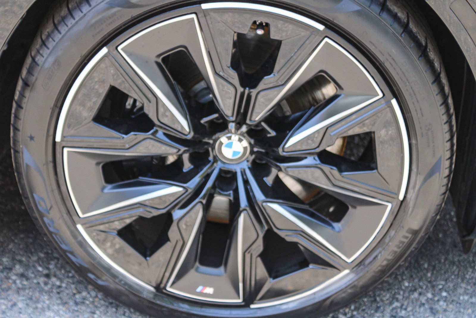 Certified 2025 BMW 740i w/ Premium Package RWD image 10