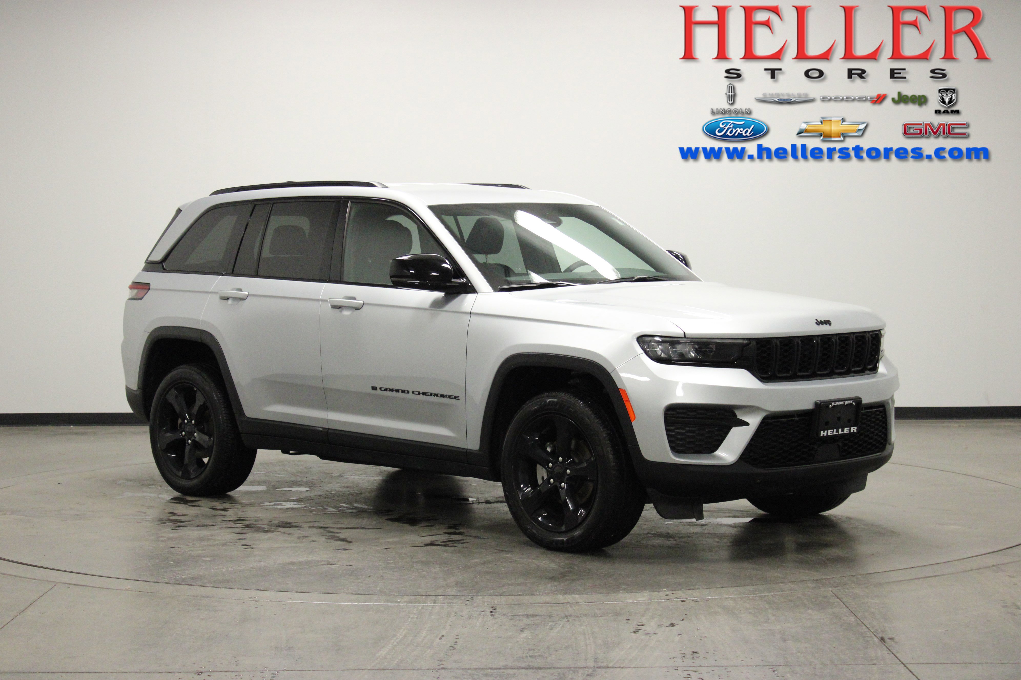 Used 2023 Jeep Grand Cherokee Altitude image 1