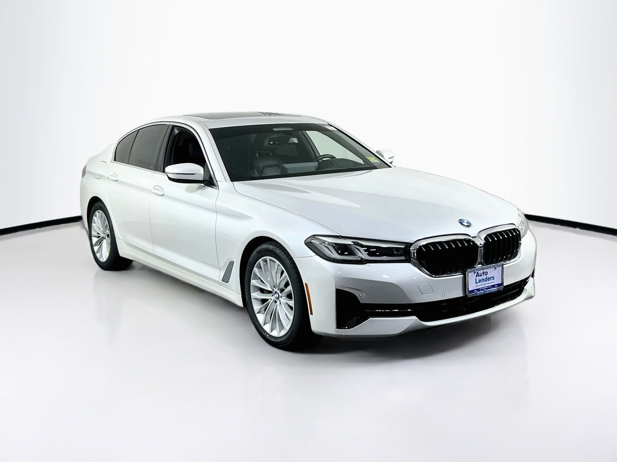 Used 2021 BMW 530i xDrive w/ Premium Package AWD/4WD image 3