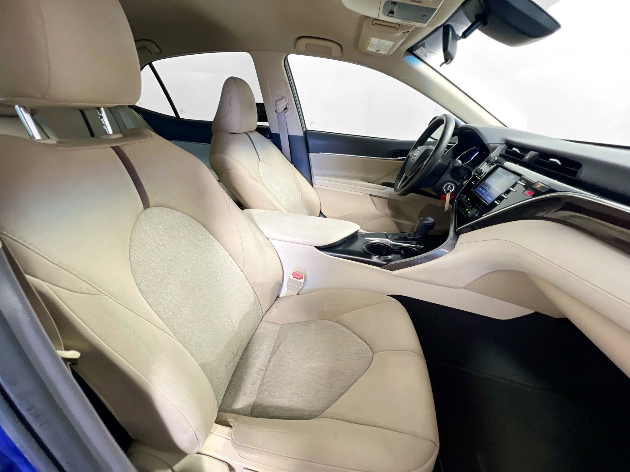 Used 2018 Toyota Camry LE image 30