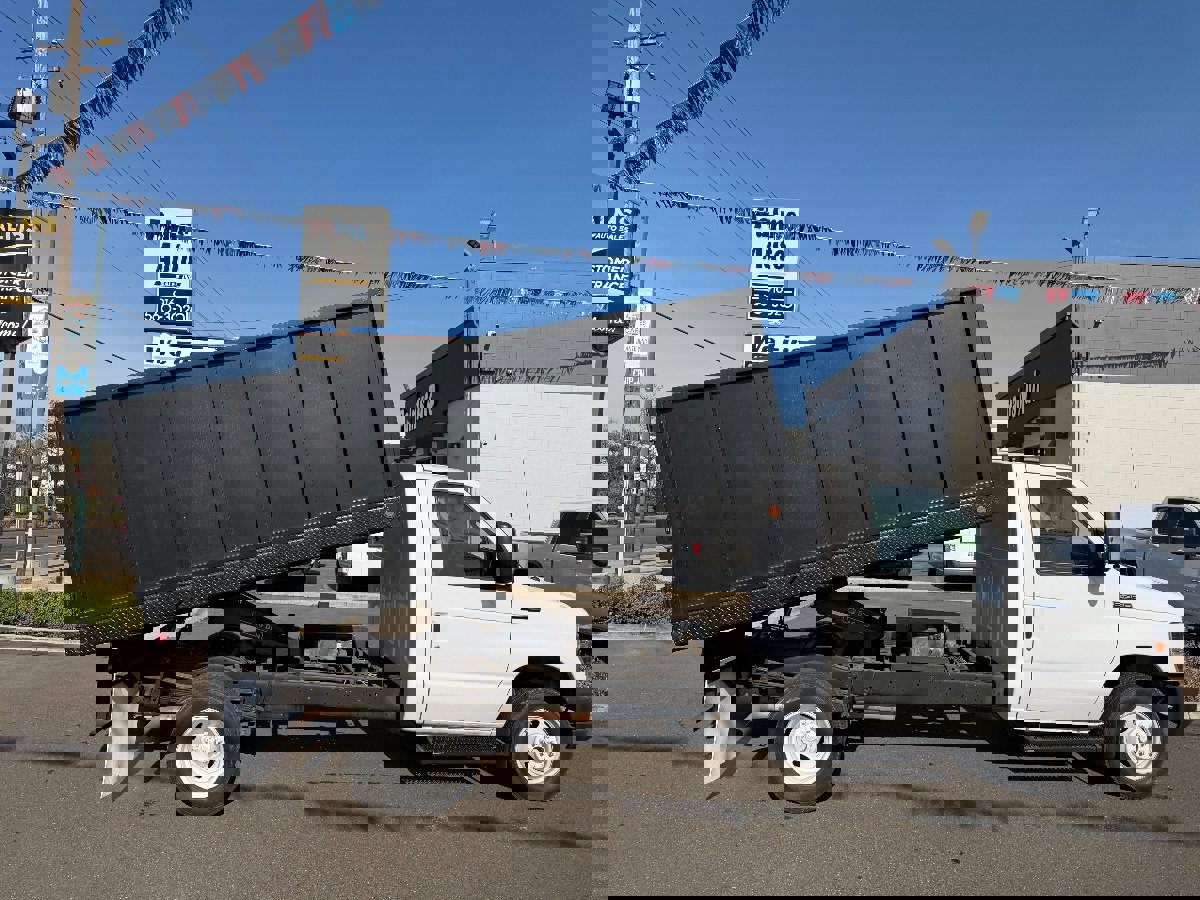 Used 2018 Ford E-450 and Econoline 450 Super Duty w/ Power Windows & Locks Group RWD image 5