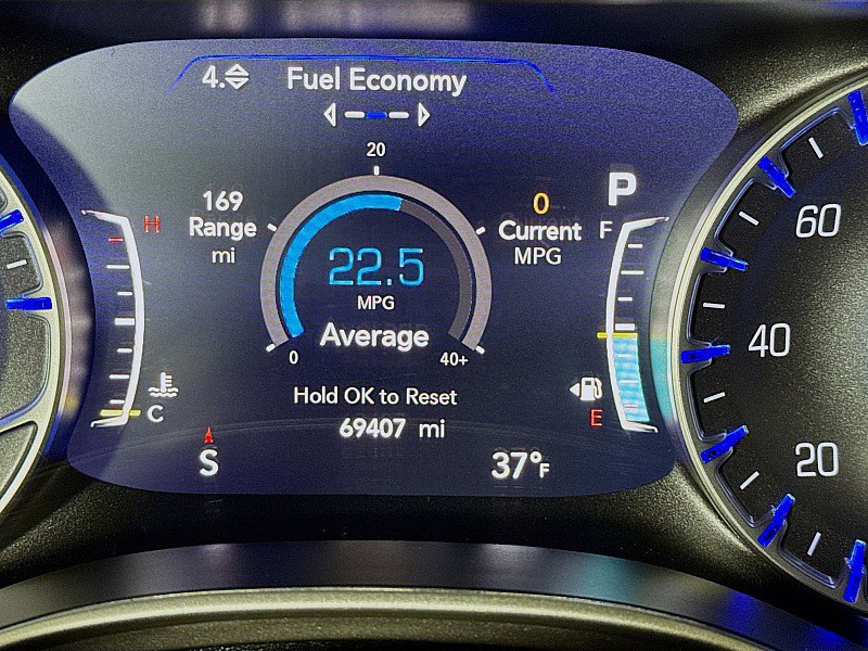 Used 2023 Chrysler Pacifica Touring-L image 13