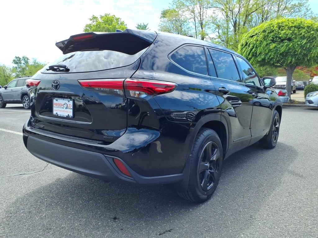 Used 2021 Toyota Highlander LE AWD/4WD image 18