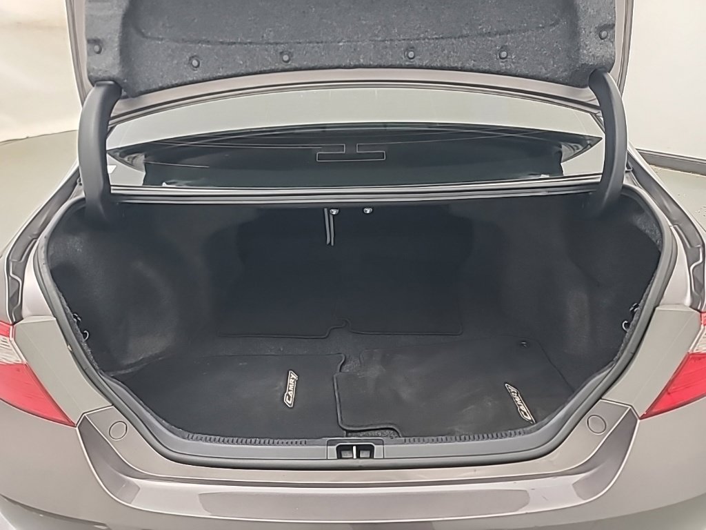 Used 2015 Toyota Camry XSE FWD image 18