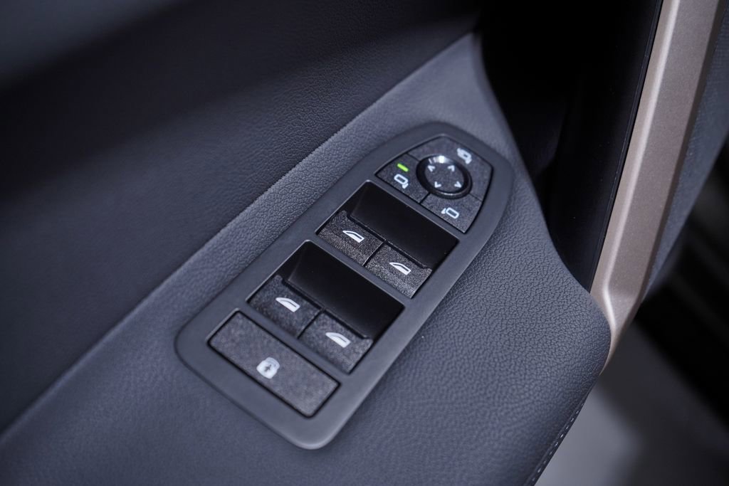 Used 2026 BMW iX xDrive60 w/ Premium Package image 16