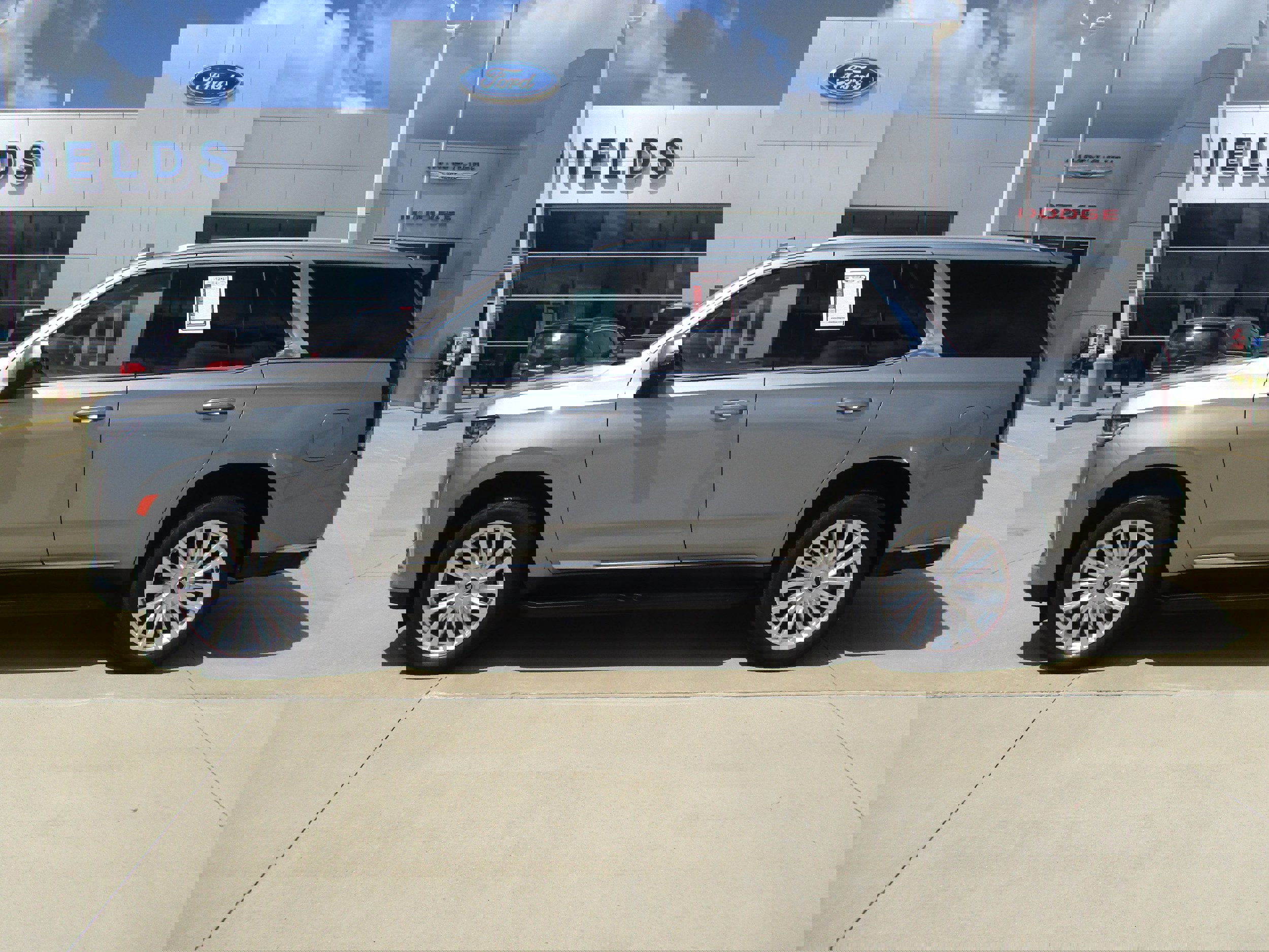Used 2024 Cadillac Escalade Luxury image 3