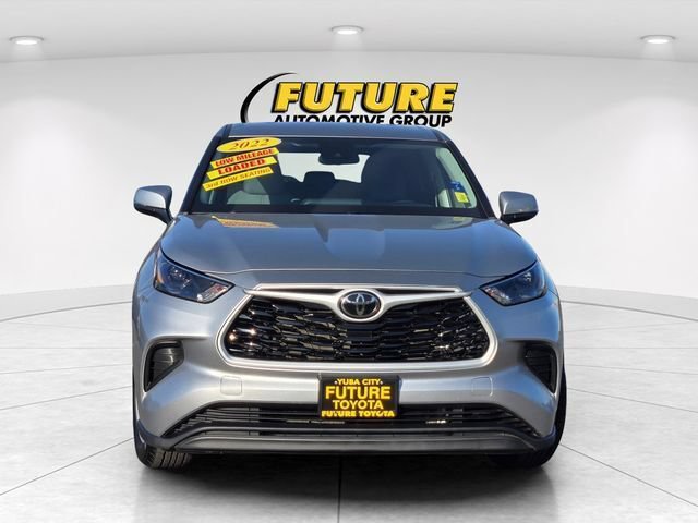 Used 2022 Toyota Highlander L FWD image 2