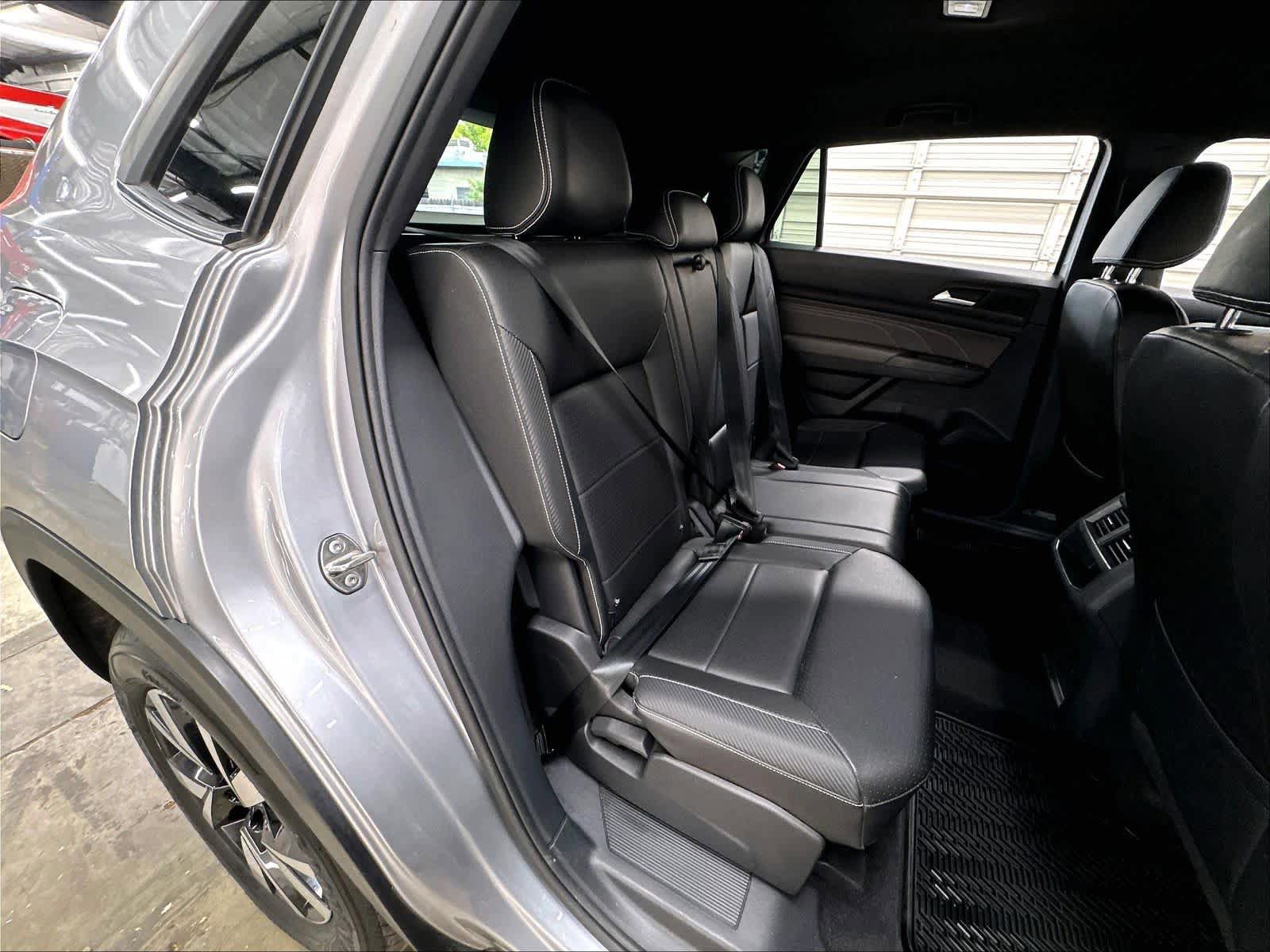 Used 2023 Volkswagen Atlas Cross Sport SE AWD/4WD image 28