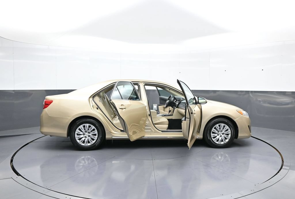 Used 2012 Toyota Camry LE FWD image 40