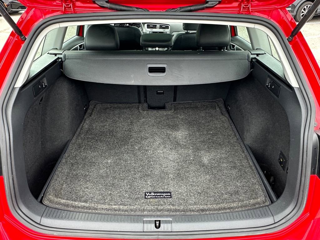 Used 2016 Volkswagen Golf SE image 26