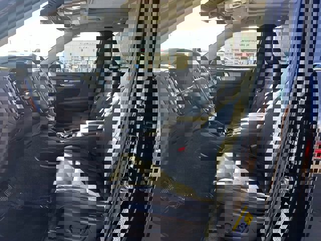 Used 2024 Volvo XC40 B5 Plus image 2