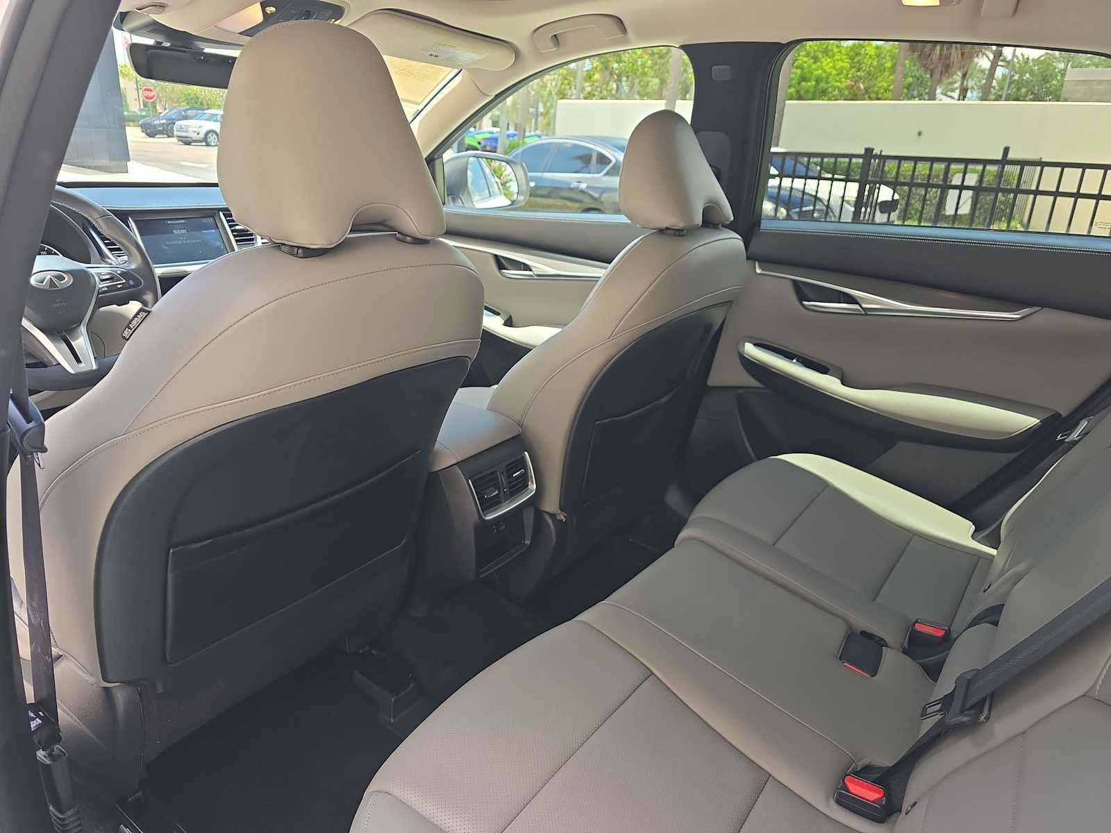 Used 2023 INFINITI QX50 Luxe FWD image 12