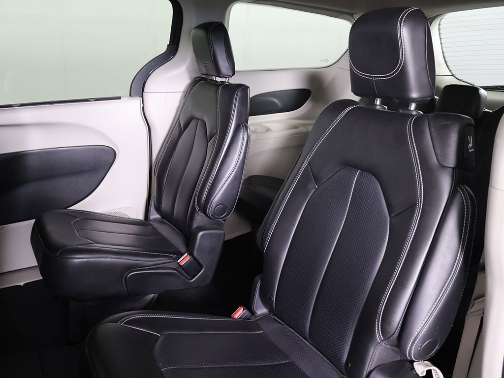 Used 2023 Chrysler Pacifica Touring-L FWD image 28