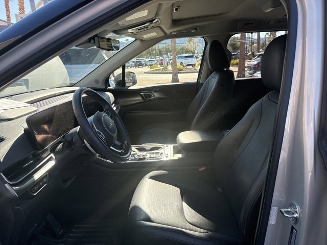Used 2025 Kia Carnival SX Prestige image 11