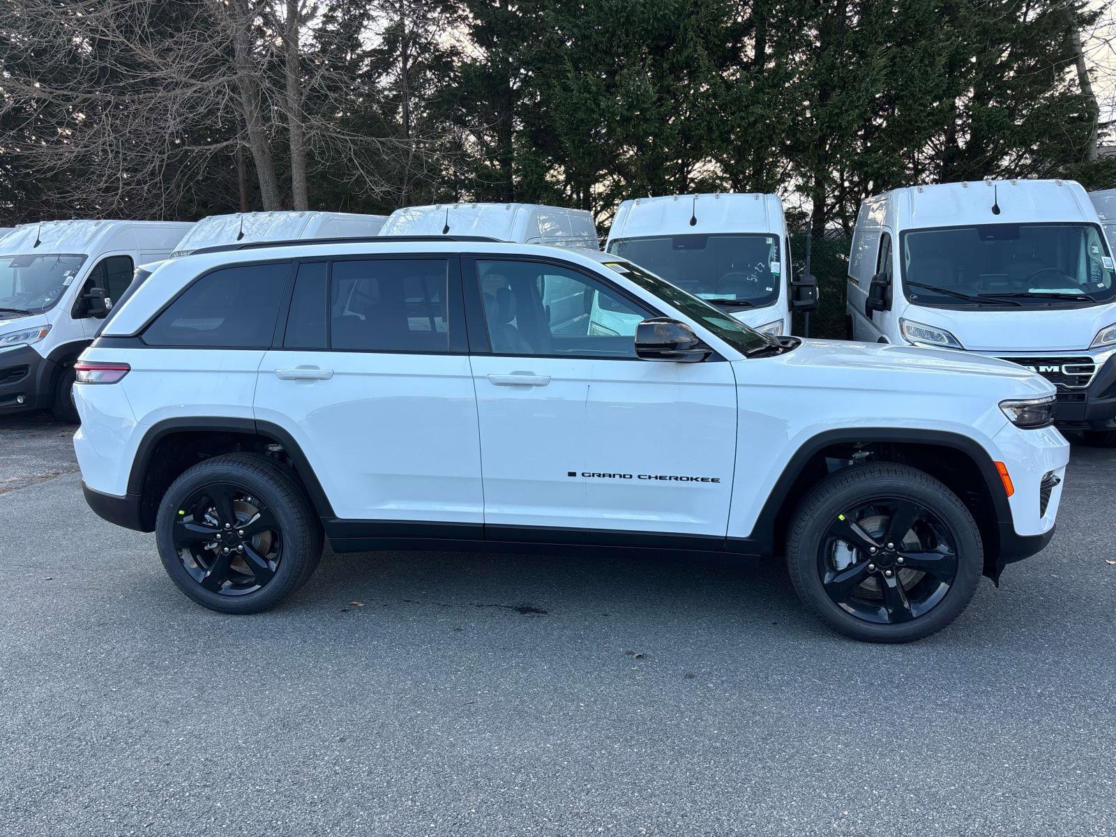 New 2025 Jeep Grand Cherokee Limited w/ Black Appearance Package image 2