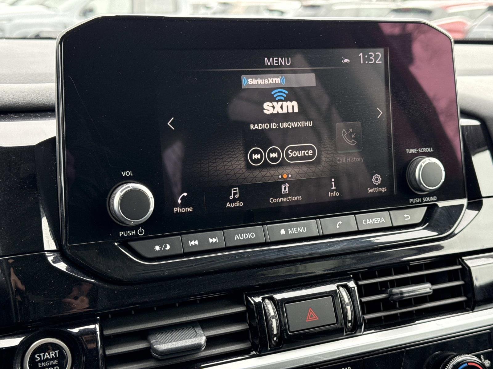 Used 2024 Nissan Pathfinder SV image 9