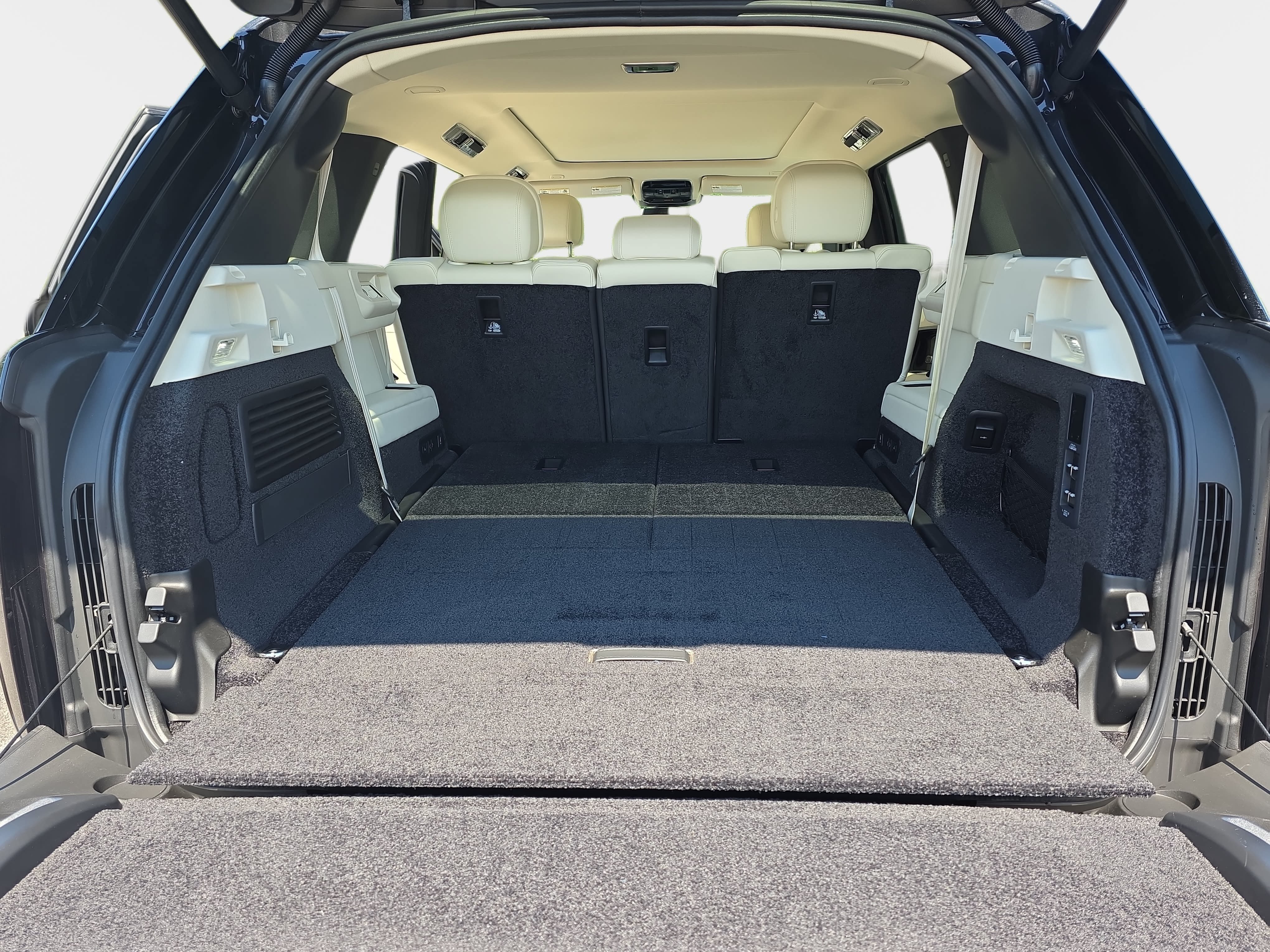 New 2026 Land Rover Range Rover Long Wheelbase SE AWD/4WD image 14