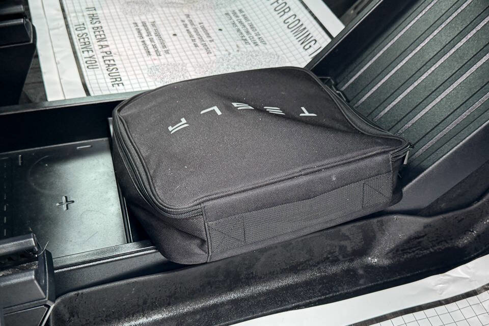 Used 2024 Tesla Cybertruck AWD Crew Cab image 11