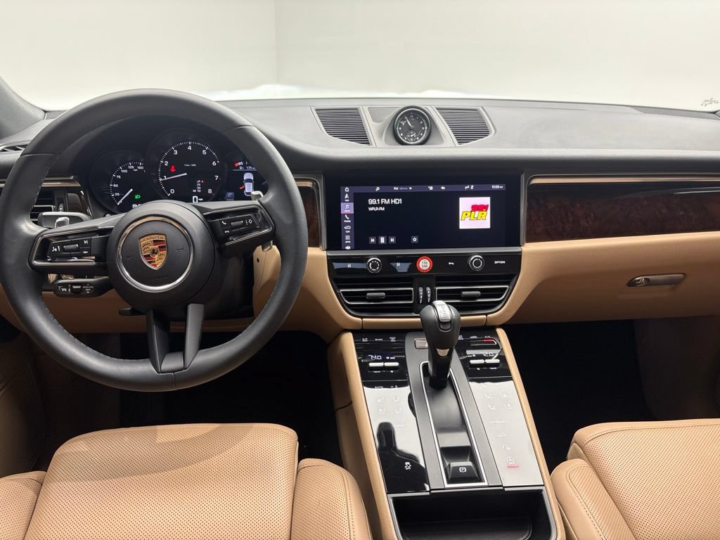 Certified 2024 Porsche Macan AWD/4WD image 29