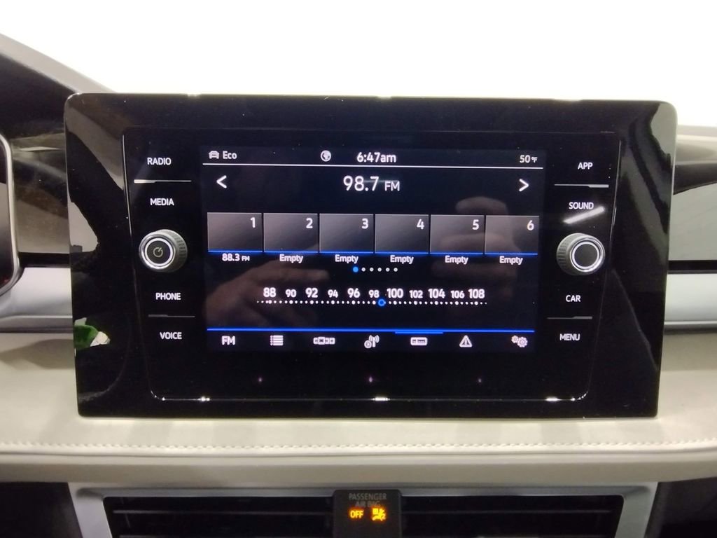 Used 2025 Volkswagen Taos SE image 28