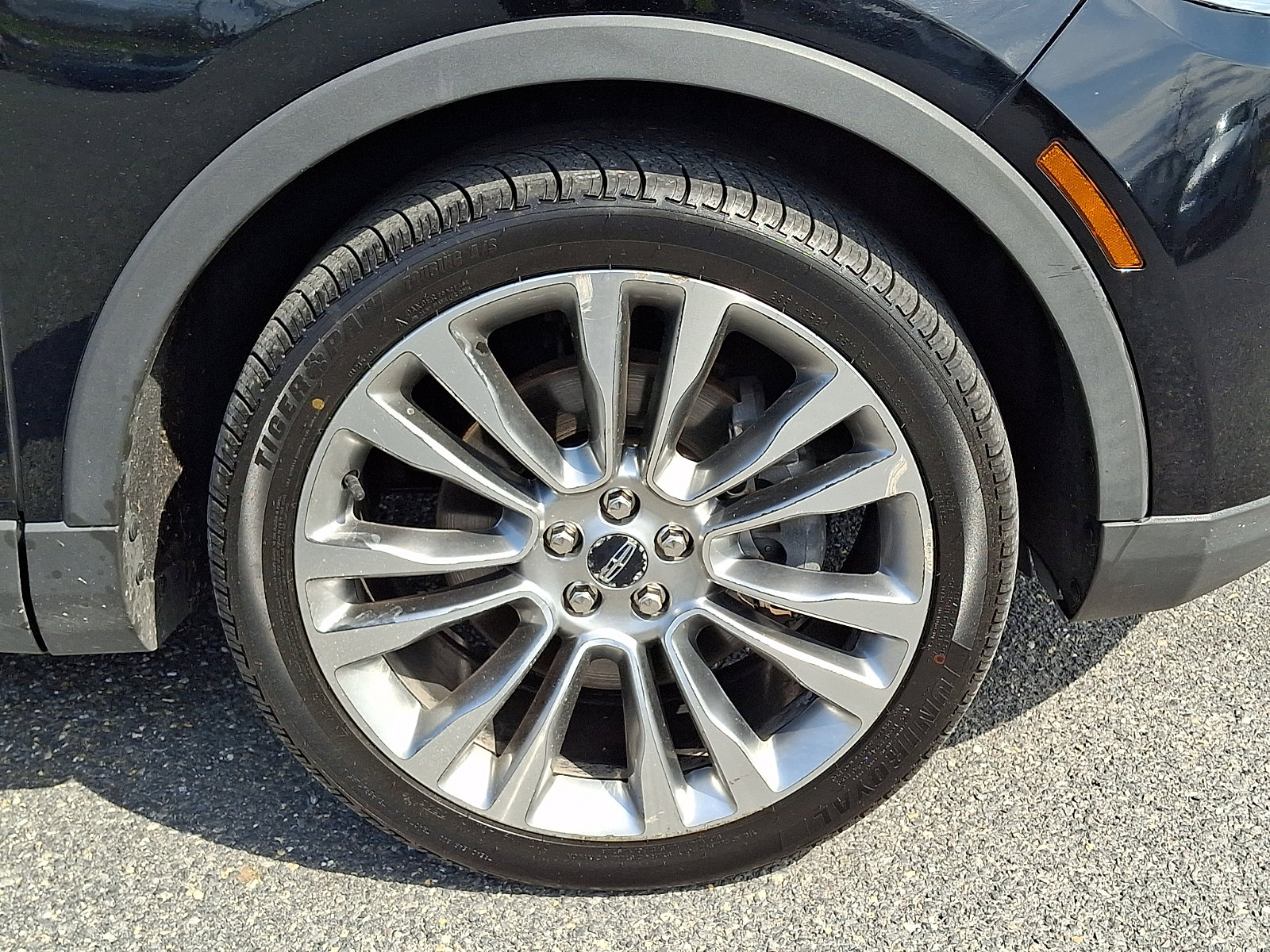 Used 2016 Lincoln MKX Reserve w/ Driver Assistance Package AWD/4WD image 8