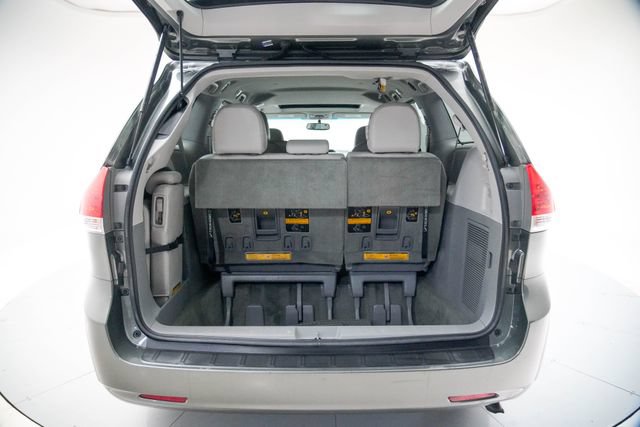 Used 2014 Toyota Sienna XLE FWD image 17