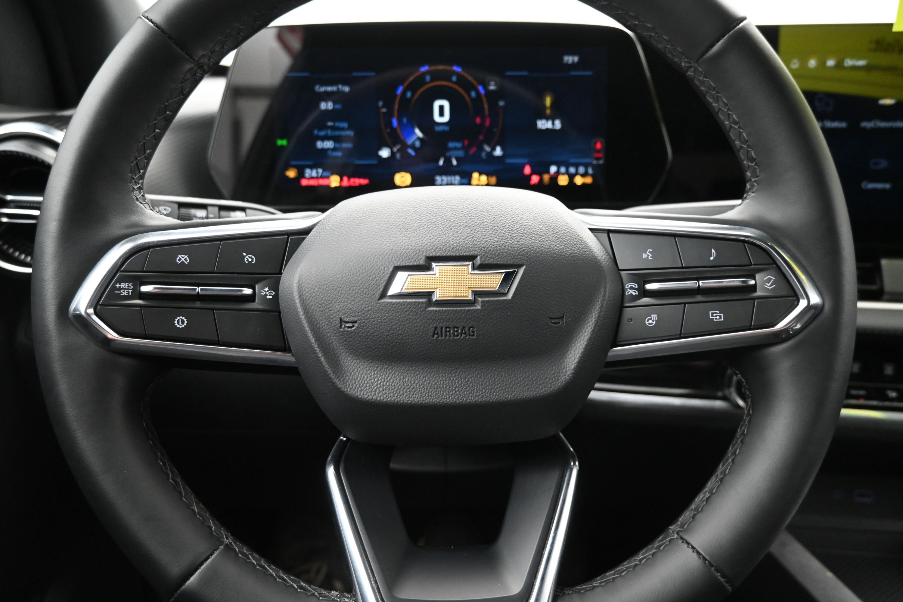 Used 2025 Chevrolet Equinox LT FWD image 12