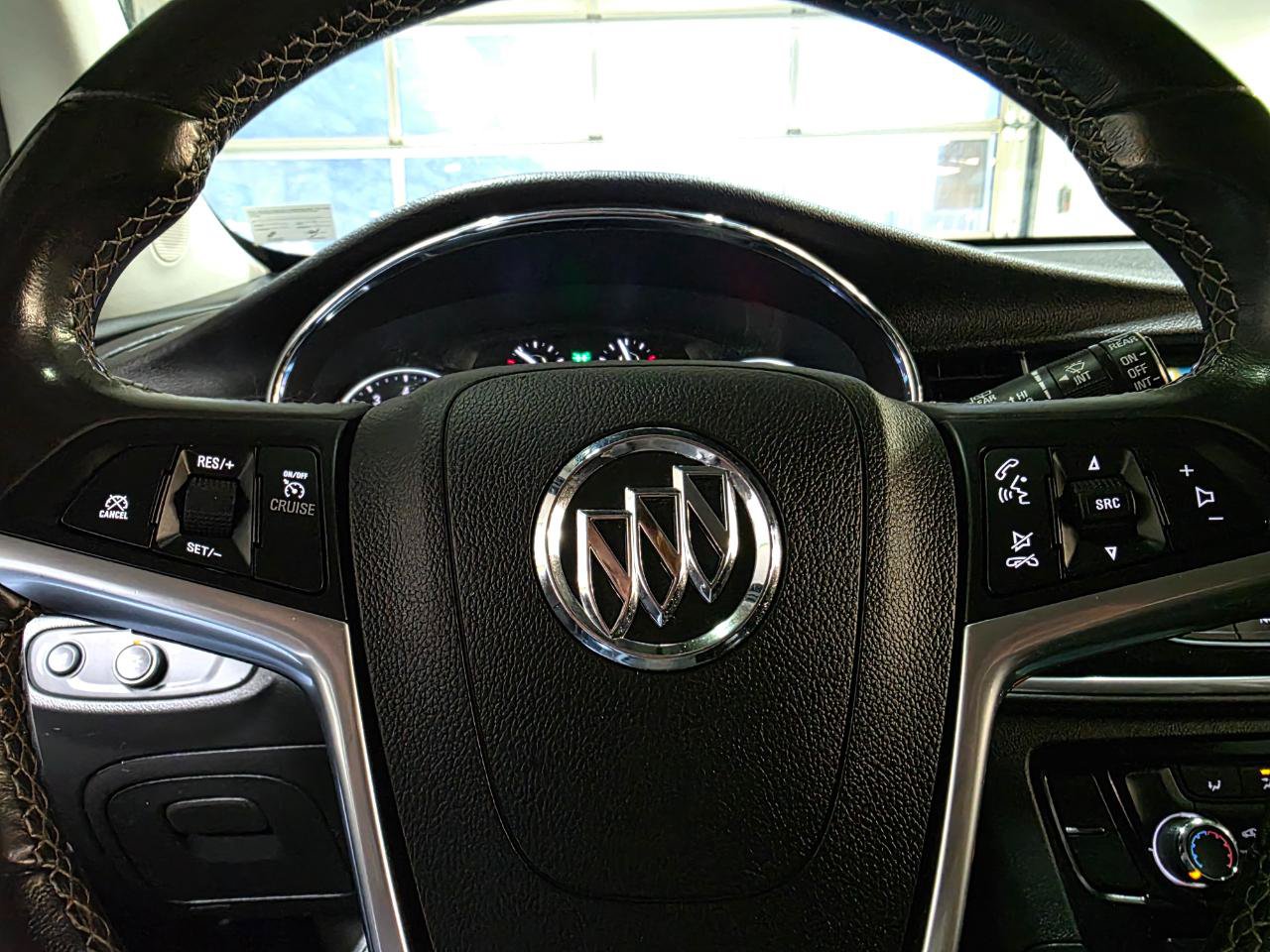 Used 2020 Buick Encore Preferred AWD/4WD image 27